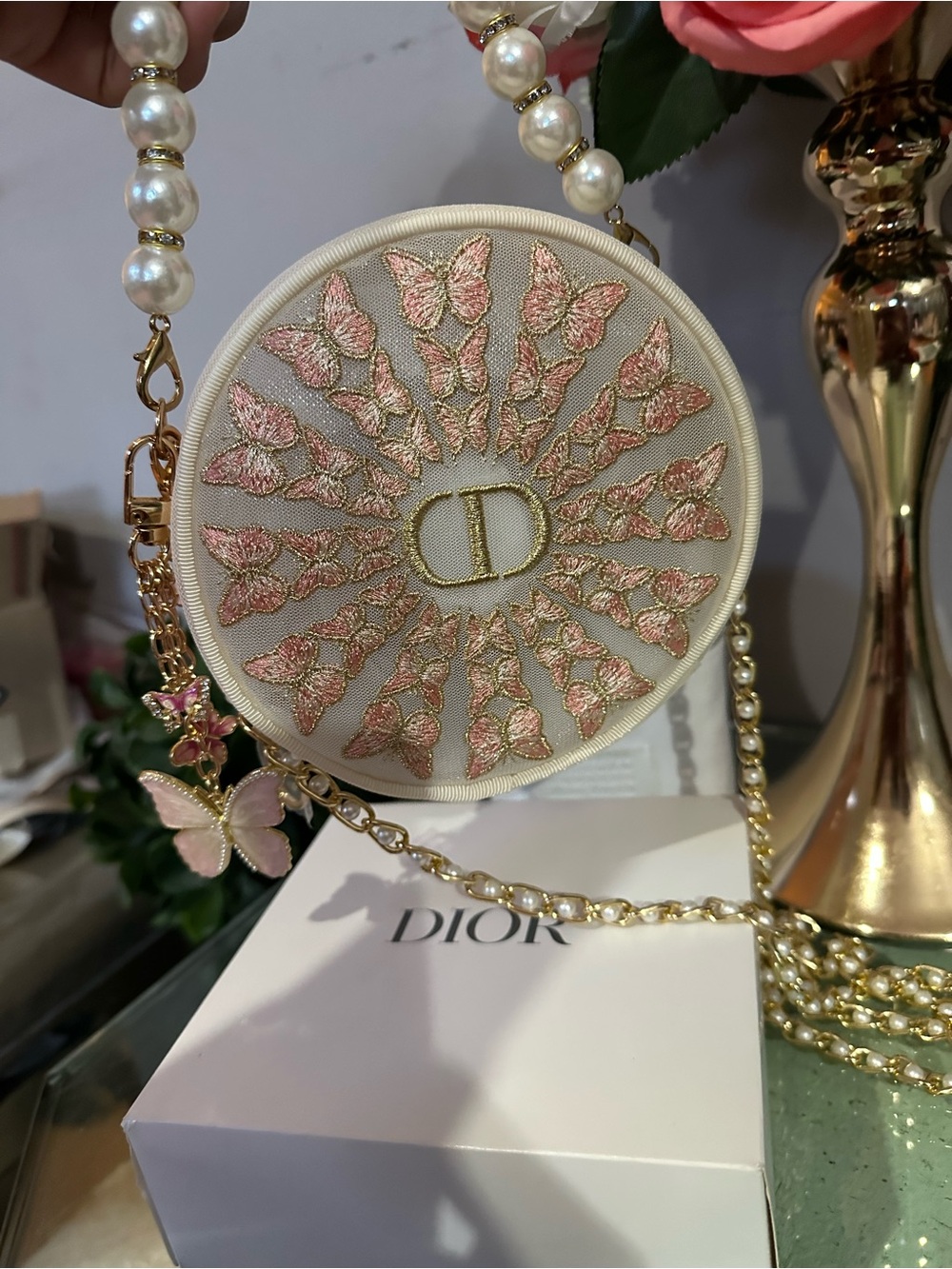 Dior 2026 Spring Limited Edition Butterfly Embroidery Cosmetic
Round Pouch-NIB - Picture 7 of 17